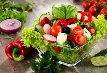 ovosi-pomidor-perec-salat-brynza-redis